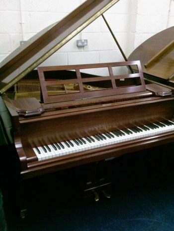 This 5ft piano is the most common Lipp grand. It is very well made; occasionally the bass break point is weak, but this is the only real defect normally encountered. Restores will with excellent touch and tone. NB perhaps 2% of small Lipp grands are simplex action; best to check before buying.